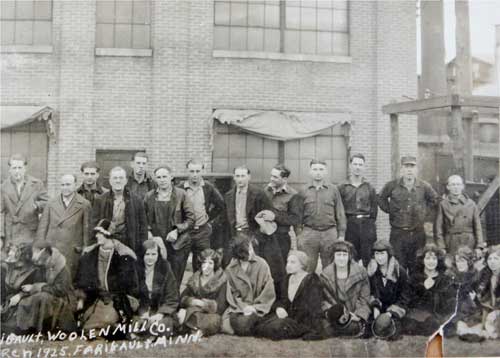 A 1925 photograph of Faribault Woolen Mill Co. employees. In that year, bungalow dwellers could purchase of pair of wool blankets made at the mill for $20.