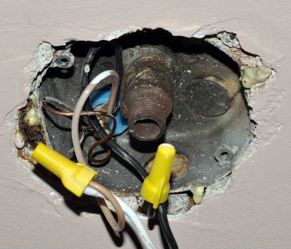 A ceiling electrical box in need of a hickey.