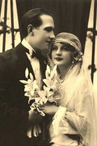 Flapper bride and groom.