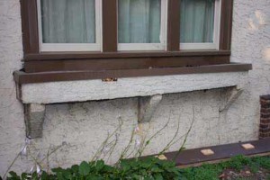 My home’s original stucco window box, though still attached to the house, had decayed.