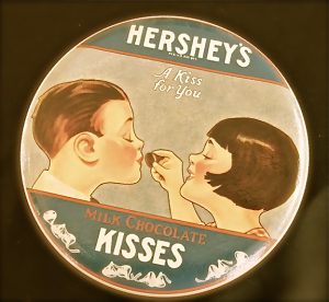 Cover of Hershey's Kisses tin with two children.